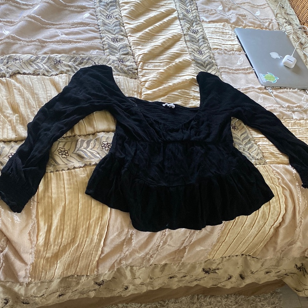 LA HEARTS black top ruched at cuff